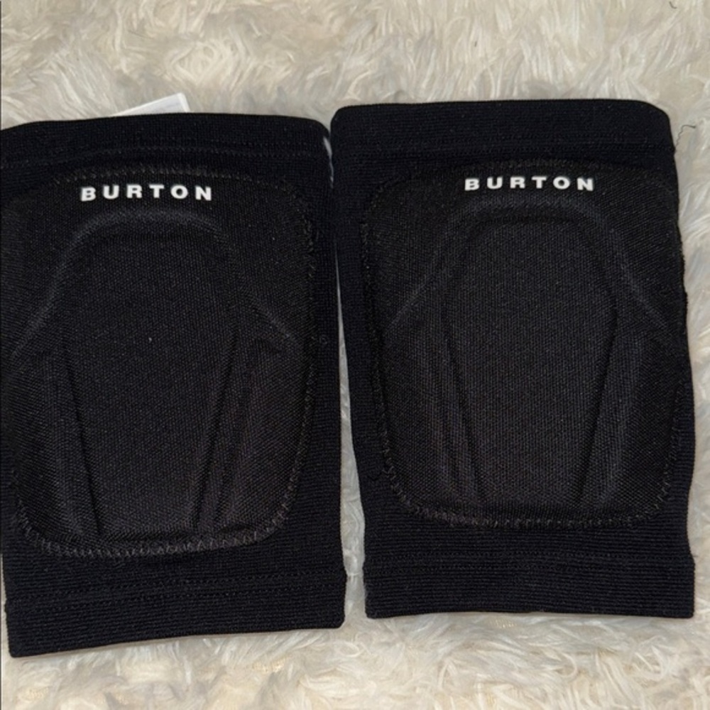 Burton adult Black Knee Pads​ - like new! Size small